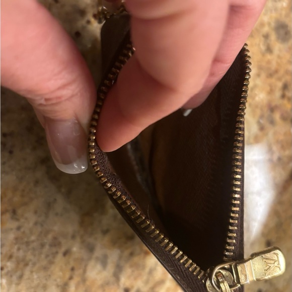Louis Vuitton key pouch - Picture 4 of 8